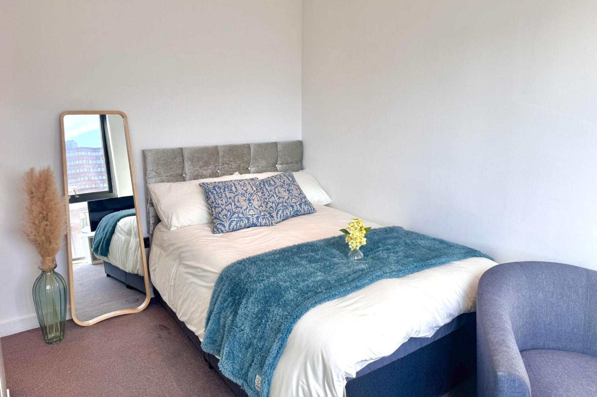 Centre - Modern 1br - Sleeps 3 Apartment